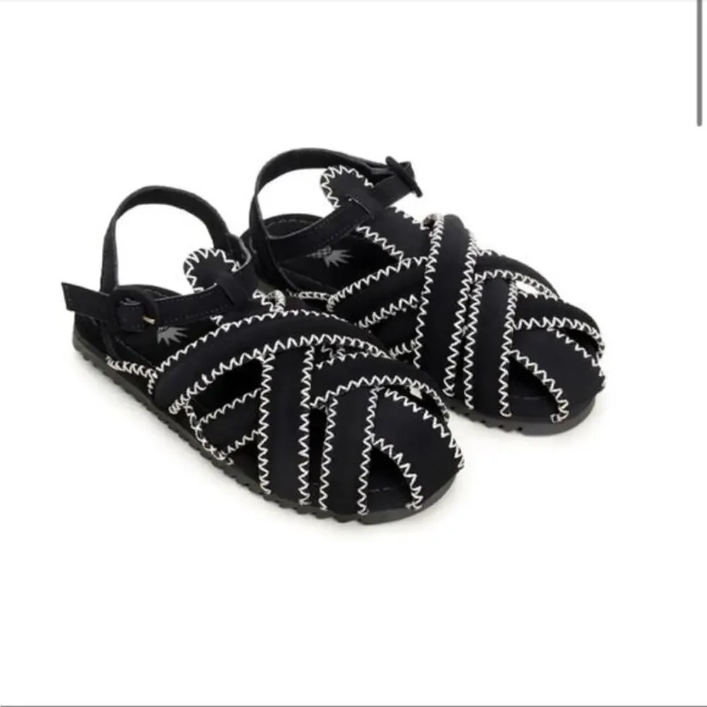 Farm Rio zigzag flat sandals black new size 9